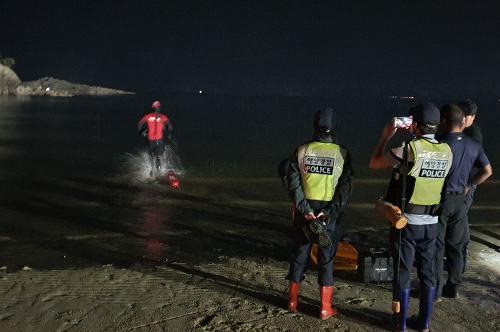200916 부안해경, 야간 해루질객 1명 긴급 구조 사진1