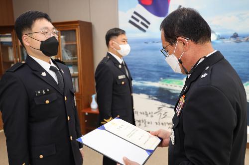 (2021.01.04) 신임해양경찰관 임용식 및 모범공무원 선발 사진3