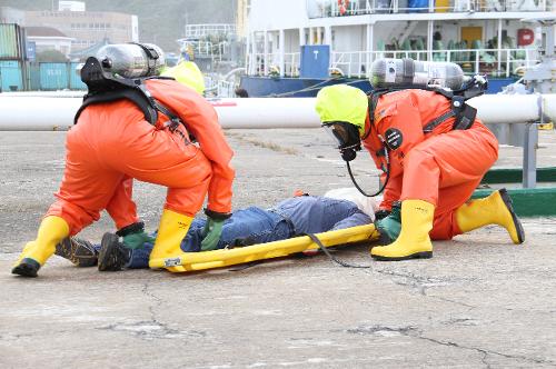 201028-제주해경, 제주항 암모니아 유출사고 대응 훈련 실시 사진1