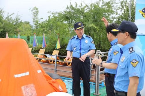 중부청장, 한강 생존수영 체험교실 교육현장 점검 사진2