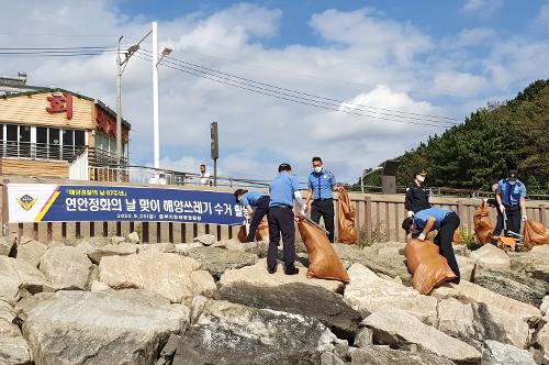 중부지방해양경찰청, 해양환경 보호 위해 해양쓰레기 수거 나서!(20.09.25.) 사진3