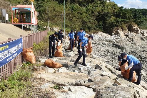 중부지방해양경찰청, 해양환경 보호 위해 해양쓰레기 수거 나서!(20.09.25.) 사진4