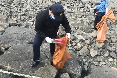 중부지방해양경찰청, 해양환경 보호 위해 해양쓰레기 수거 나서!(20.09.25.) 사진2