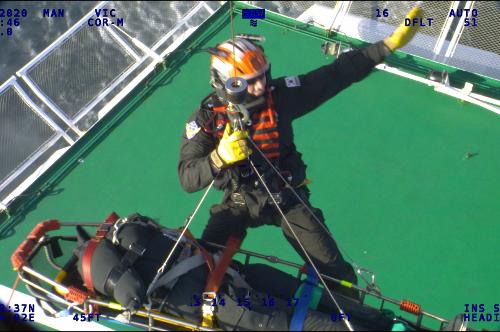 남해해경청 헬기-경비함정 합동 구조훈련 실시  사진3