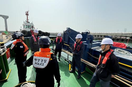 평택해경 해양환경공단 긴급구난 공동대응팀 유류이적 합동 훈련(20240416)