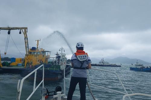 (220629) 사천해경, 대규모 오염사고 대비 민관 합동 해상방제훈련 사진11