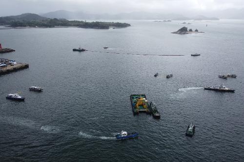 (220629) 사천해경, 대규모 오염사고 대비 민관 합동 해상방제훈련 사진5