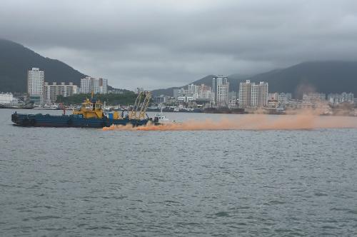 (220629) 사천해경, 대규모 오염사고 대비 민관 합동 해상방제훈련 사진4
