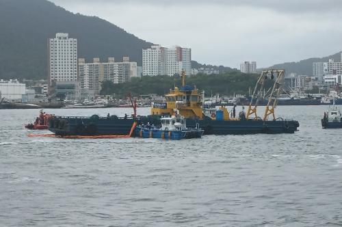 (220629) 사천해경, 대규모 오염사고 대비 민관 합동 해상방제훈련 사진2