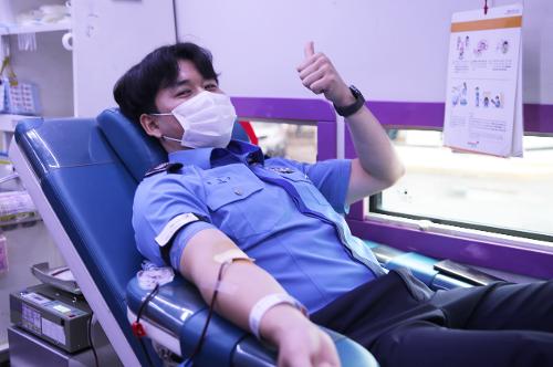 코로나19 극복위한 사랑의 헌혈 동참 사진1
