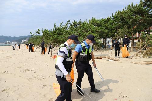 해양경찰의 날을 맞이 해변정화활동 (9.9) 사진2