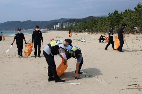 해양경찰의 날을 맞이 해변정화활동 (9.9) 사진1