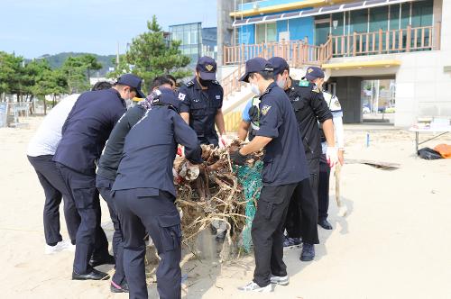 해양경찰의 날을 맞이 해변정화활동 (9.9) 사진4