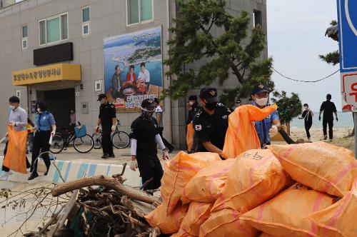 해양경찰의 날을 맞이 해변정화활동 (9.9) 사진3