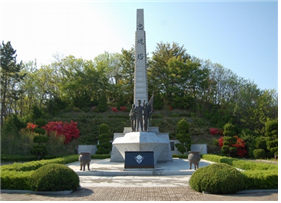 속초 충혼탑 정면