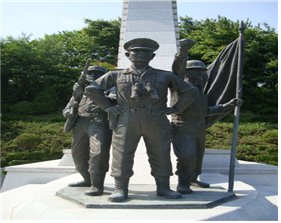 속초 충혼탑 동상