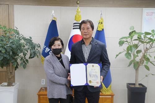 231026 보령해경, 화재 낚시어선 승객 구조한 민간 유공자에 감사장 전달 사진4