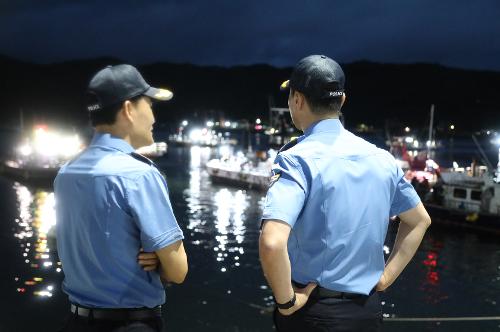 250901 이근영 보령해양경찰서장, 낚시어선 성수기 맞아 오천항 낚시어선 출항점검 및 해상순찰 점검 1
