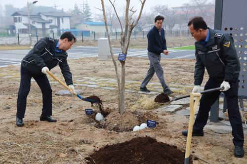 230406 식목행사 사진3