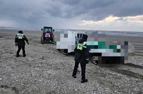 부안해경 갯벌구조대, 고창 갯벌 고립차량 ‘든든한 해결사’ 역할 톡톡 1