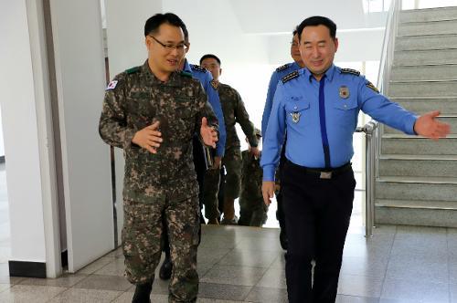 육군53사단장, 부산서 방문 사진2