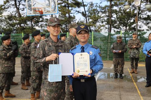 부산해경-53사단, 밀수선박 검거 유공자 합동 표창 수여식(2024.02.14.) 사진2