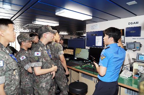 해군사관생도 1501함 견학(25.7.14.) 사진2