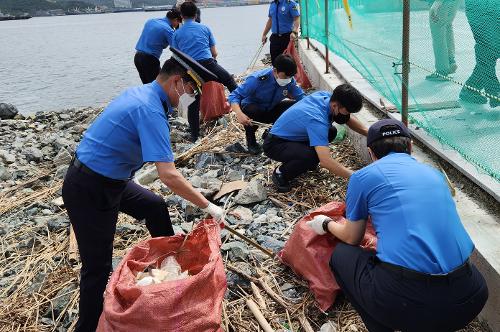 창원해경서, 국제연안정화의 날 맞아 해양쓰레기 5톤 수거(220922) 사진3
