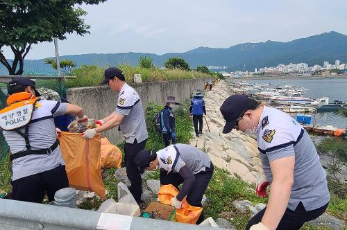 창원해경, 진해항 덕산고 태풍내습 대비 민관합동 해양정화활동 실시(230605) 사진3