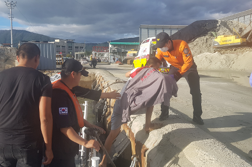 태풍 콩레이 피항중인 중국어선 선원손목 부상 환자 긴급 이송 (2018.10.06) 1