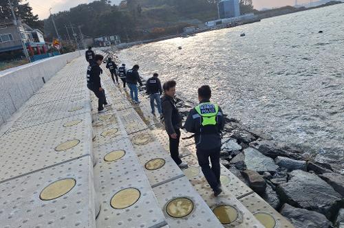 창원해경, 해안가 표류 마약류 발생 대비, 유관기관과의 합동 대응에 나서(251125) 1