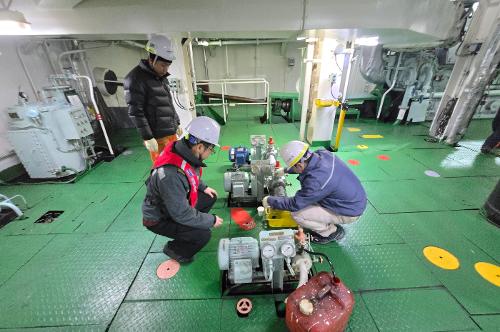 창원해경, 선박 연료유 및 비산먼지 발생 사업장 점검 실시(251203) 1