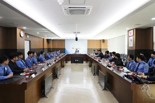 창원해경 주요보직자 24명 신고식  1