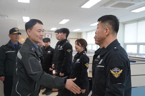 남해청장, 봄 행락철 관내 치안현장 점검 2