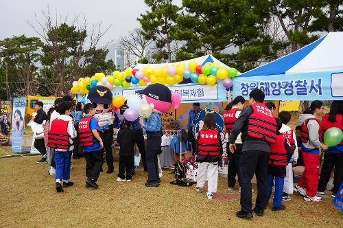 3.15 마라톤 구명조끼 착용 홍보부스 성황리 운영 3