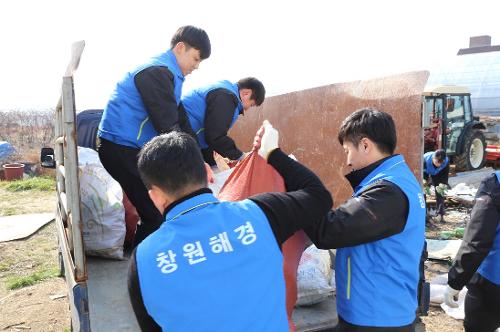 창원해경, 파랑새 봉사단 요양원 봉사활동 펼쳐...(19.02.26) 3