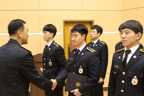 동해해경청 모범공무원 및 경찰관 승진임용식과 238기 신임경찰관에 신규임용식 3