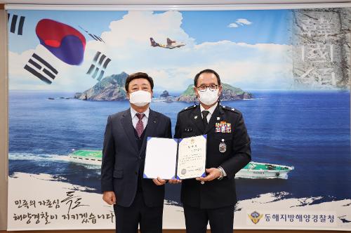(12.29) 신협이사장 및 산림조합장 감사장 수여 1
