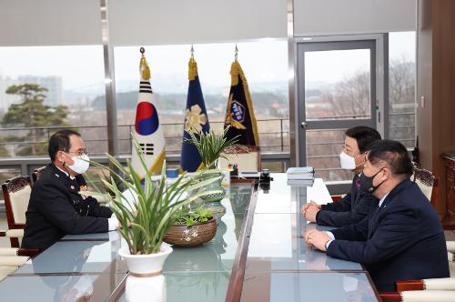(12.29) 신협이사장 및 산림조합장 감사장 수여 3
