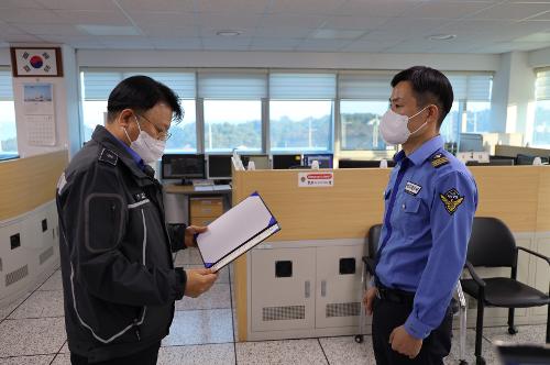 (2022.11.18.) 동해해경청장, 동해항 VTS센터 현장방문 사진2