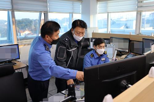 (2022.11.18.) 동해해경청장, 동해항 VTS센터 현장방문 사진5