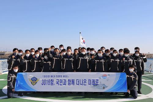 (2022.12.29.)동해청장, 동해서 3016함 승조원 격려 방문 사진1