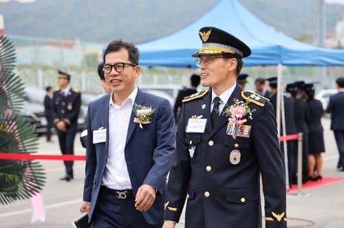 (24.11.01) 동해서 신조 경비함정 3017함 취역식 행사 사진4