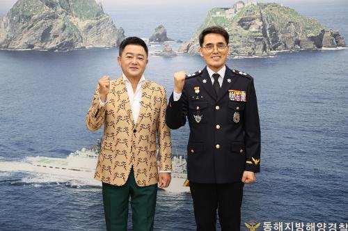 (25.10.17) 가수 진시몬 감사장 수여 2