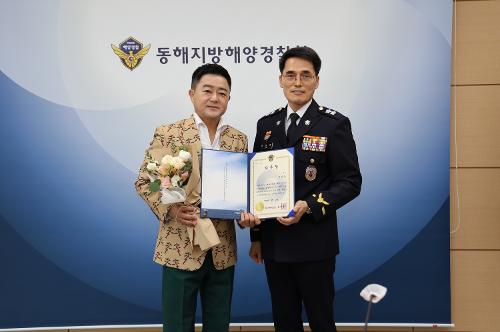 (25.10.17) 가수 진시몬 감사장 수여 1