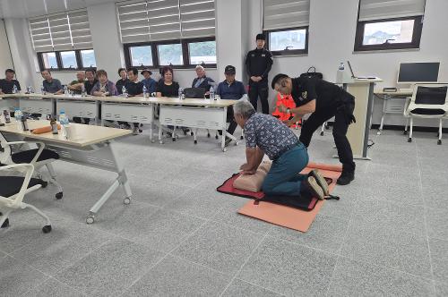 240717 동해해경, 연안안전의 날 맞아 해상 생존술 교육 3
