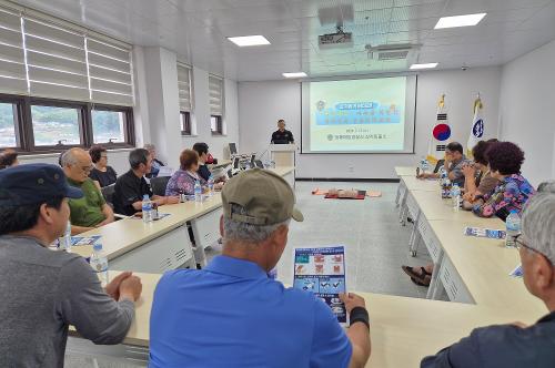 240717 동해해경, 연안안전의 날 맞아 해상 생존술 교육 4