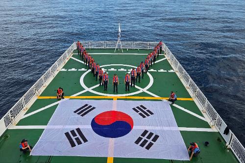 240917 동해해경, 민족 대명절 추석 맞이해 독도 인근 해상에서 차례 지내며 해양영토 주권수호 의지를 다지다 4