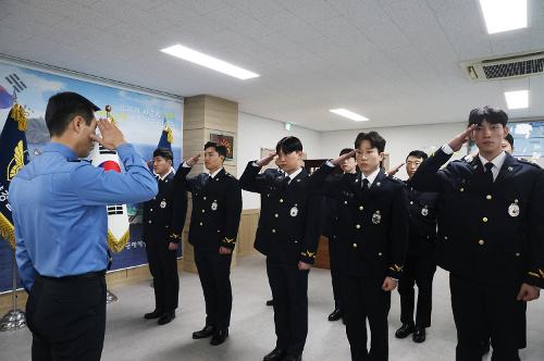 250121 동해해경, 신임 해양경찰관 9명 임용식 개최  사진1