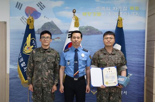 250602 동해해경, 테트라포드 사고 예방한 육군 장병에게 표창 수여  사진2